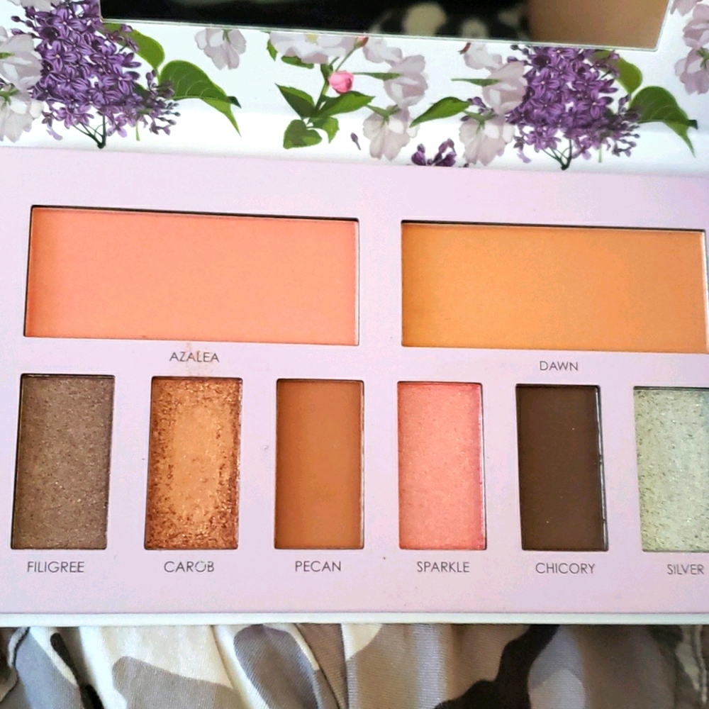 Seraphine Botanicals Sakura &Sage vegan eyeshadow